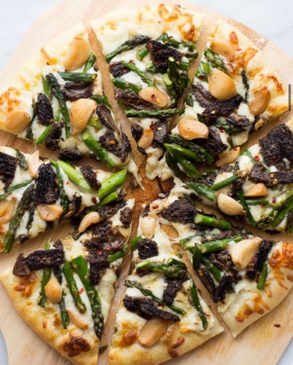 Asparagus and Morel Pizza with Garlic Confit paired with TRV 2017 Pinot Noir