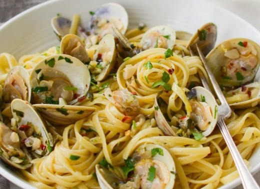 Linguine with clams paired with TRV 2019 Chardonnay